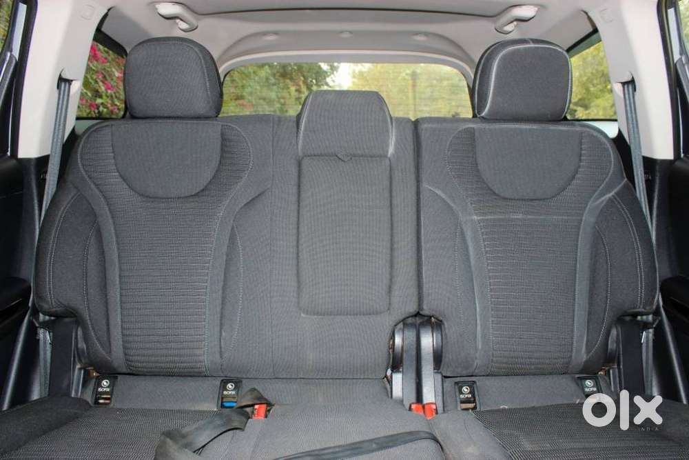 Mahindra Xuv700 Ax 5 Petrol Mt Str (e), 2022, Petrol