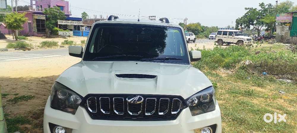 Mahindra Scorpio S10