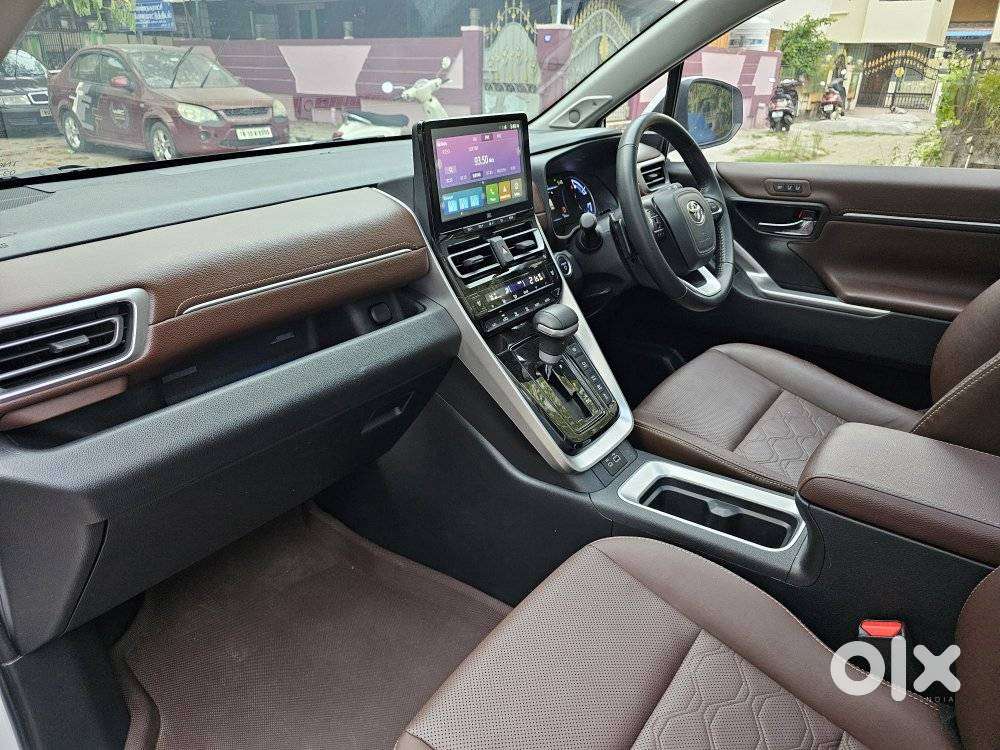 Toyota Innova Hycross 2.0 Zx Hybrid 7 Str, 2024, Cng & Hybrids