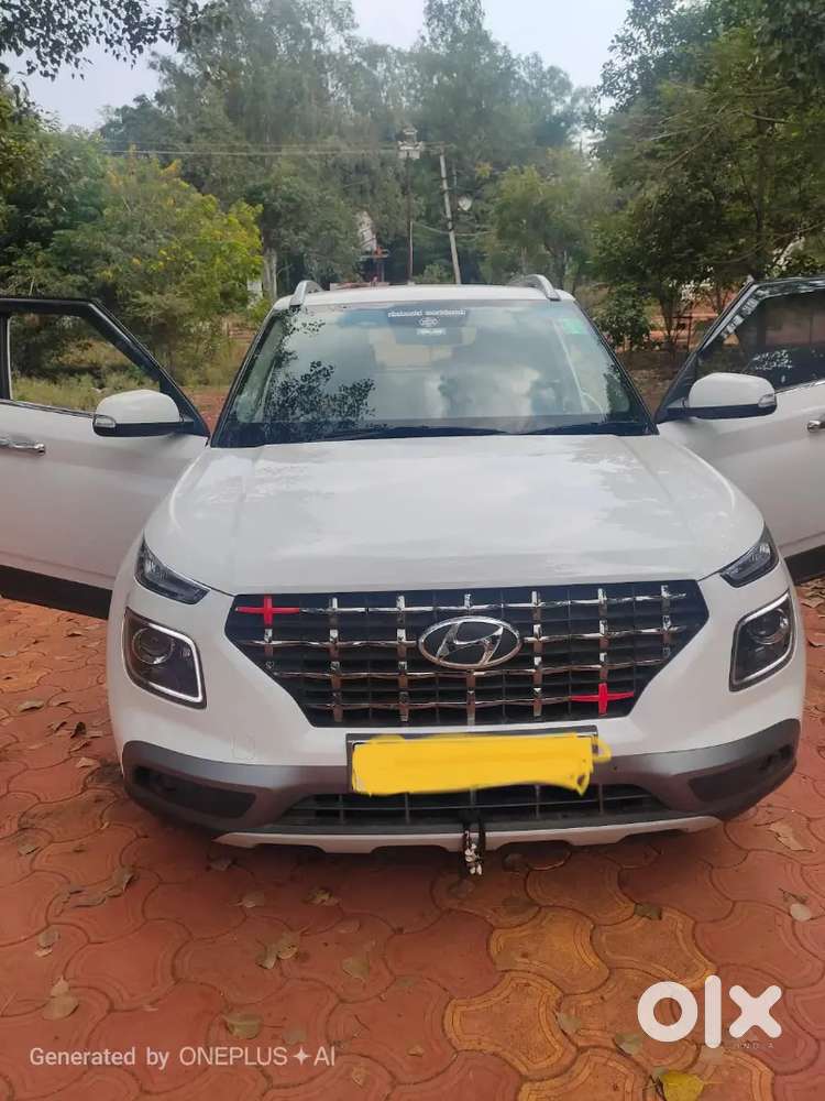 840000 Rs Hyundai New Venue S+ 2021 Petrol With Upgraded Alloy Wheels