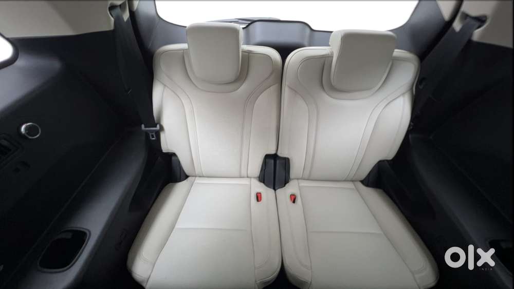 Mahindra Xuv700 2.0 Ax 7 Petrol At Luxury Pack Str, 2023, Petrol