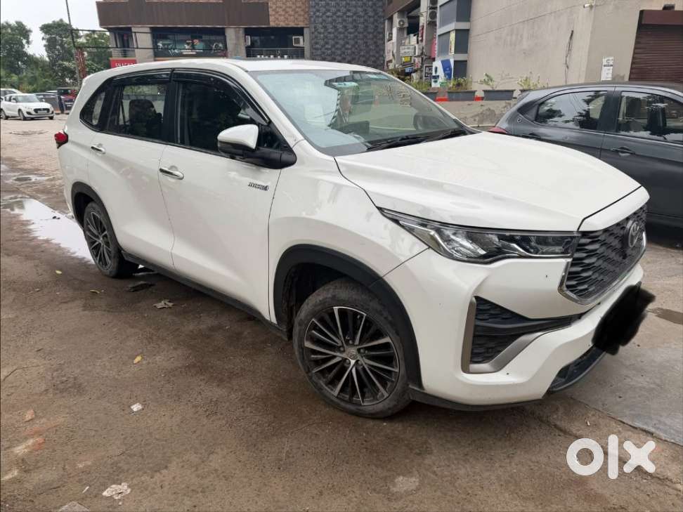 Toyota Innova Hycross 2.0 Zx Hybrid 7 Str, 2024, Petrol
