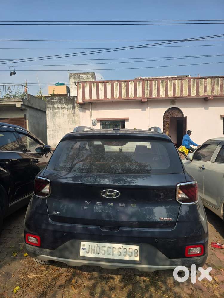 Hyundai Venue Petrol Well Maintained