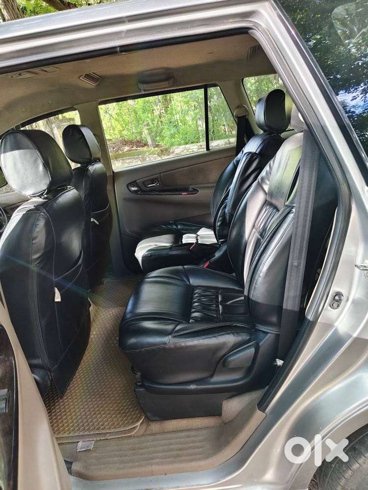 Toyota Innova 2.5 V 8 Str, 2015, Diesel