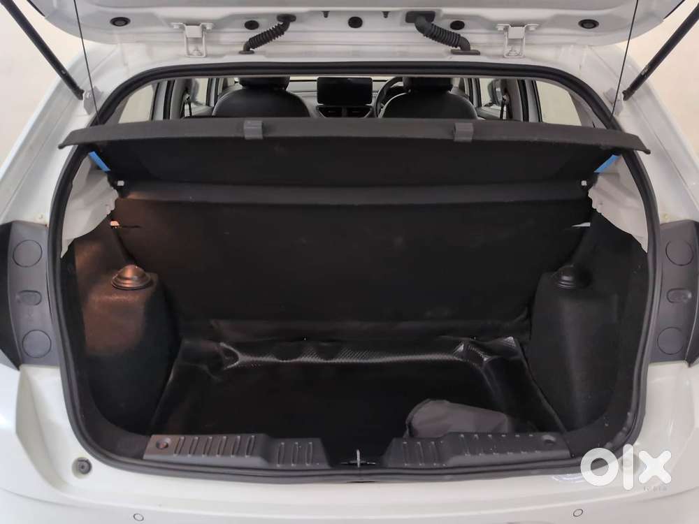 Tata Altroz Xza Petrol, 2025, Petrol