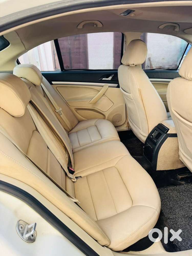 Skoda Laura Elegance 2012 Km Driven 100000