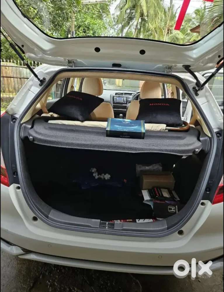 Honda Jazz 2023 Petrol Only 7000 Km Driven, Lady Doctor Used