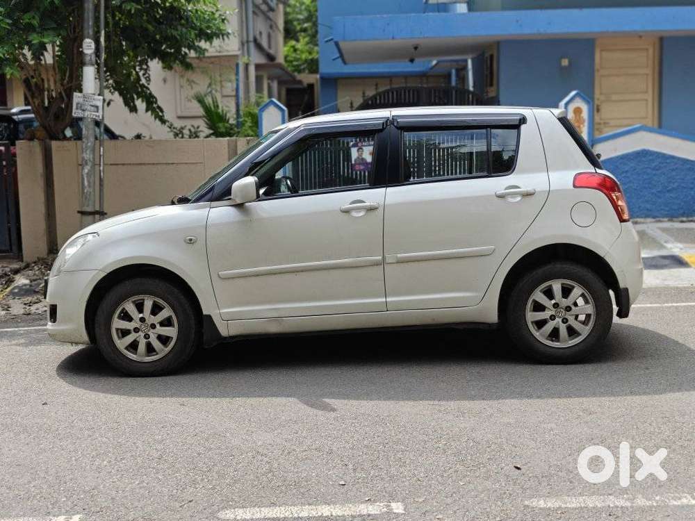 Maruti Suzuki Swift Vvt Zxi, 2012, Petrol