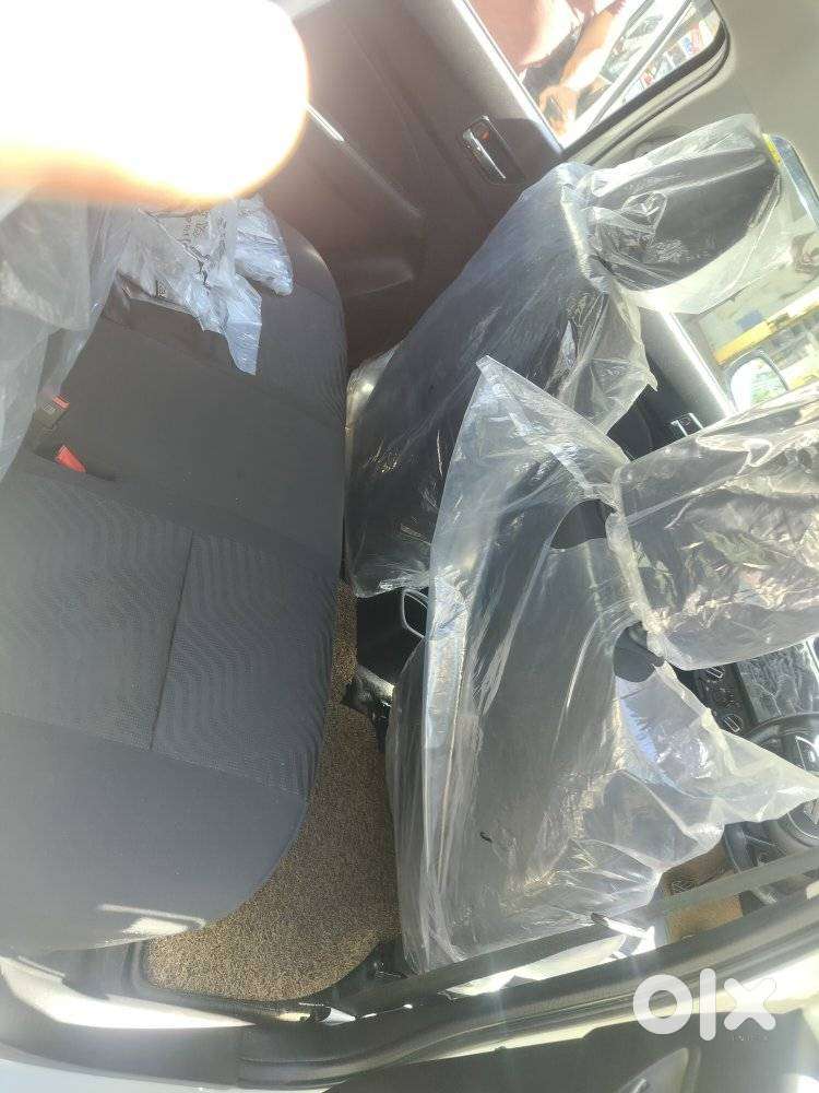 Maruti Suzuki Swift 1.2 Vxi (o), 2023, Petrol