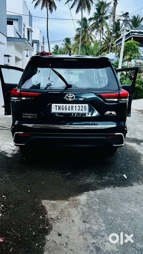 Toyota Innova Hycross Petrol 2024