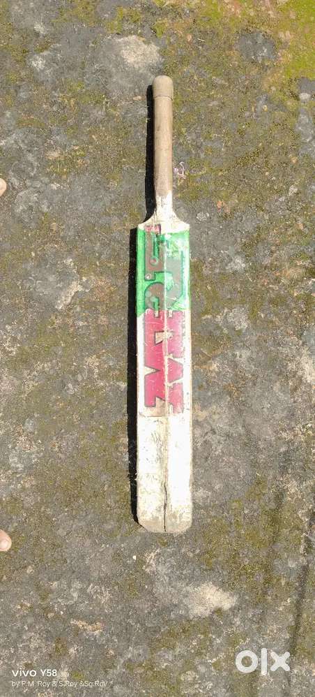 MRF Virat Kohli bat in Just Rs 300 But the bat's condition is not good