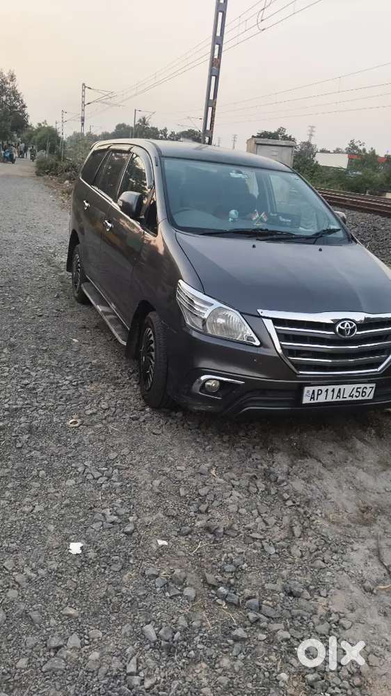 Toyota Innova 2.5g  2011