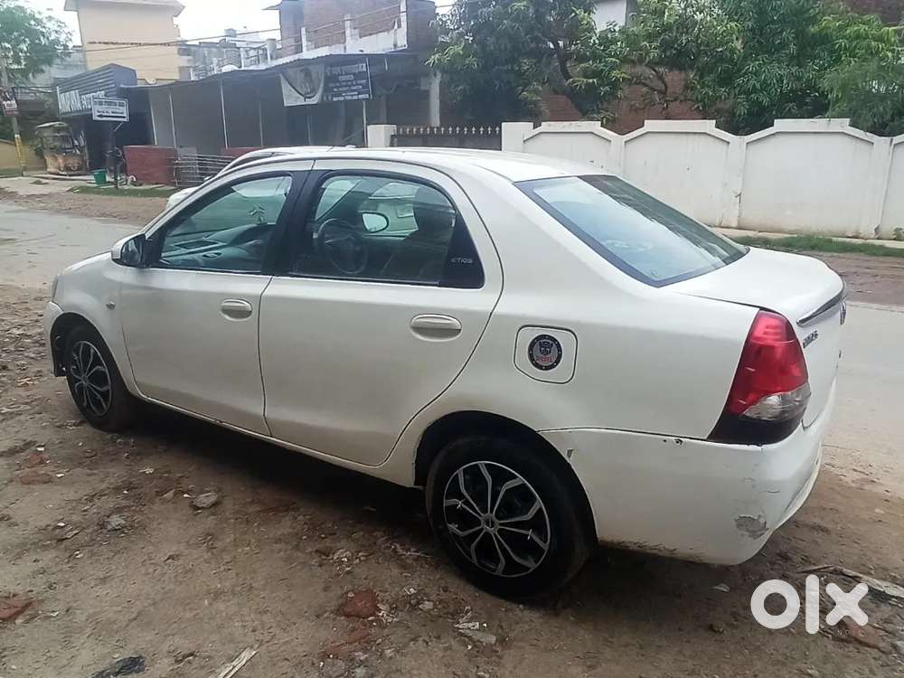 Toyota Etios Diesel 2014 Urgent Sell Jisko Lena Ohi Sms Kare