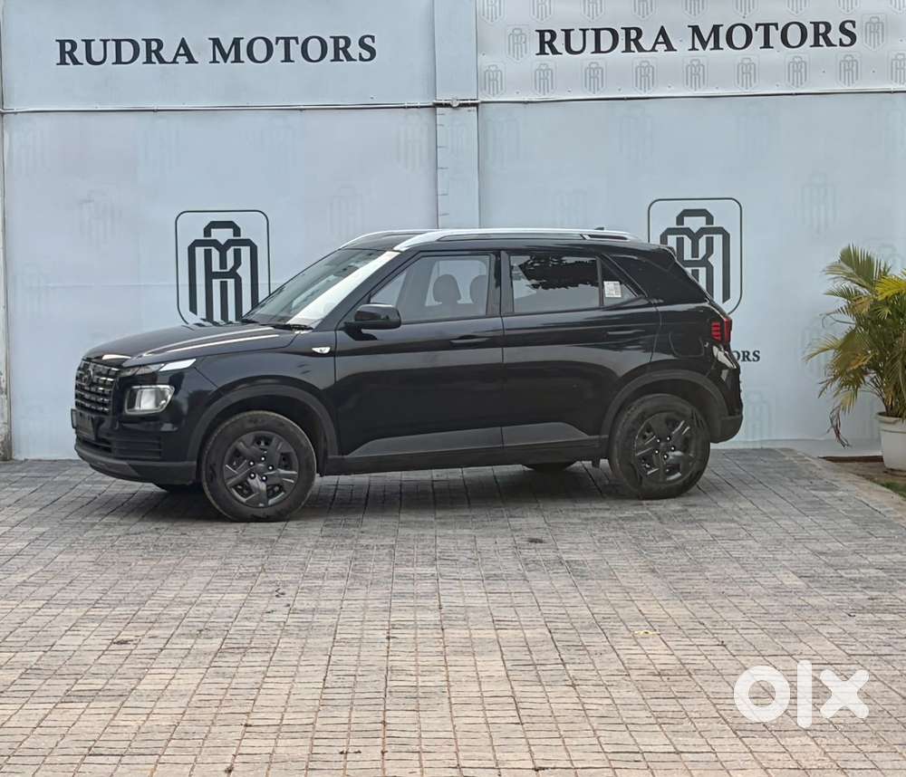 Hyundai Venue 1.2 S (o), 2024, Petrol