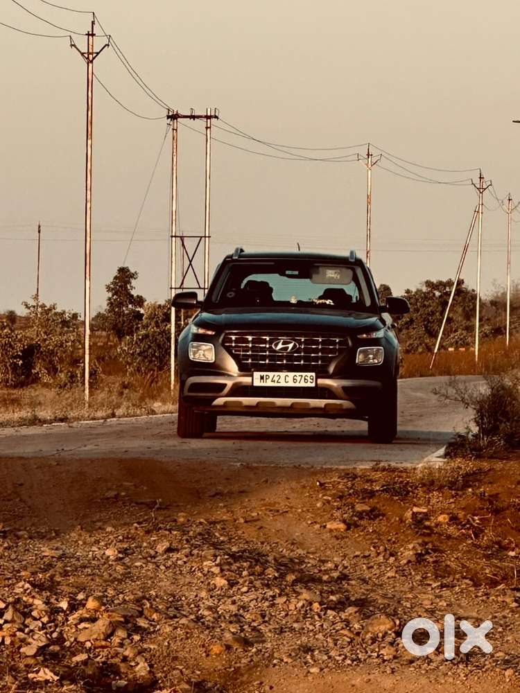 Hyundai Venue 2022 Petrol Well Maintained