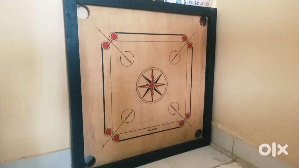 Carrom board