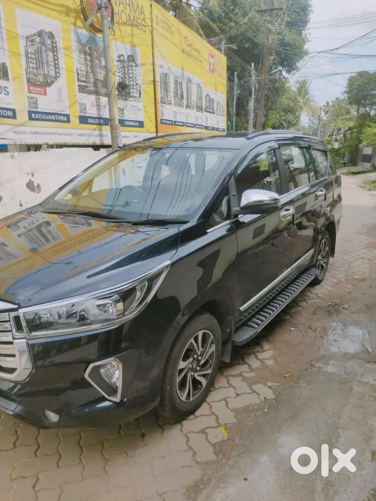 Innova Crysta Gx+plus 2022 Diesel 28000 Km ,limited  Edition Clour.