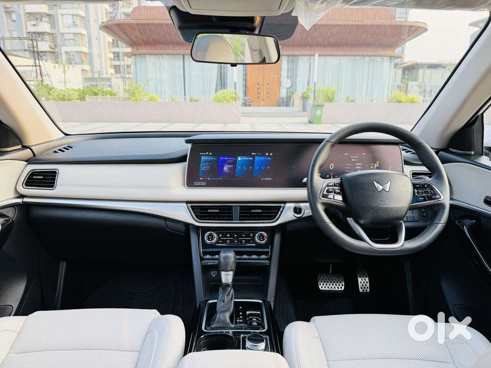 Mahindra Xuv700 2.2 Ax 7 Diesel At Luxury Pack Str Awd, 2025, Diesel