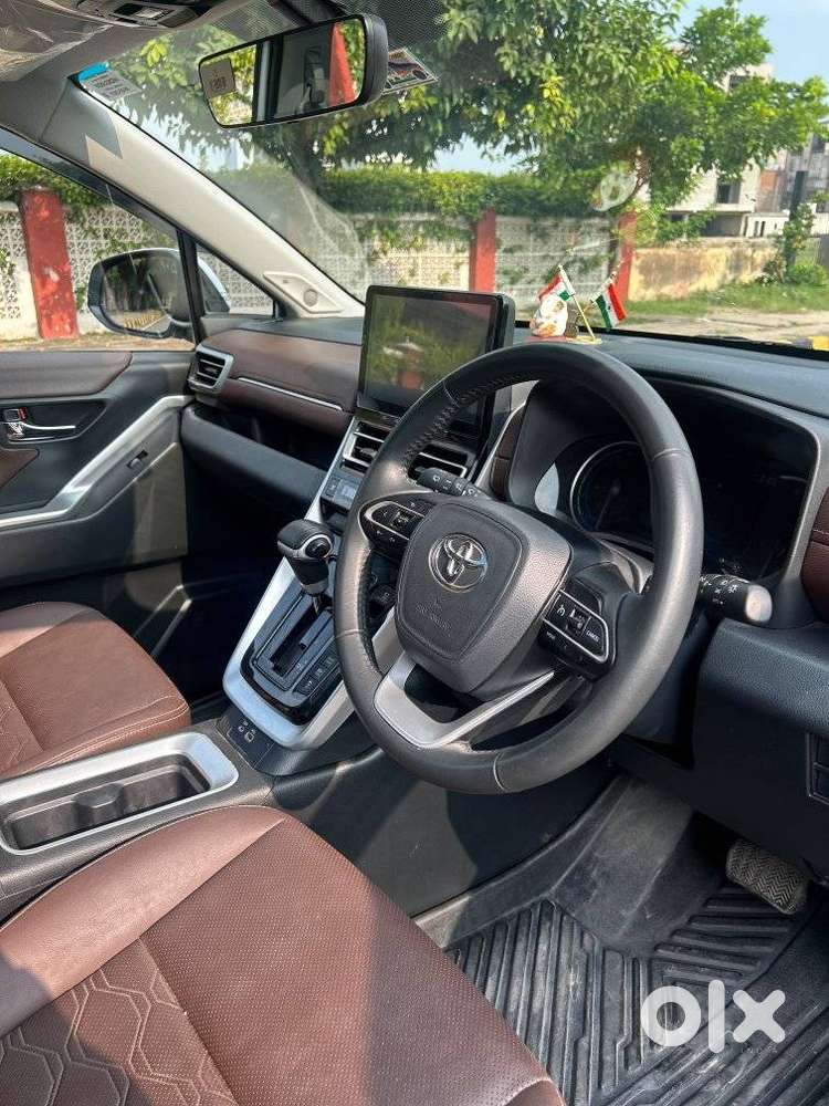 Toyota Innova Hycross 2.0 Zx Hybrid 7 Str, 2025, Petrol