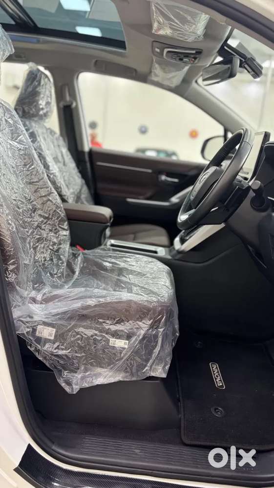 Toyota Innova Hycross, 2025, Petrol