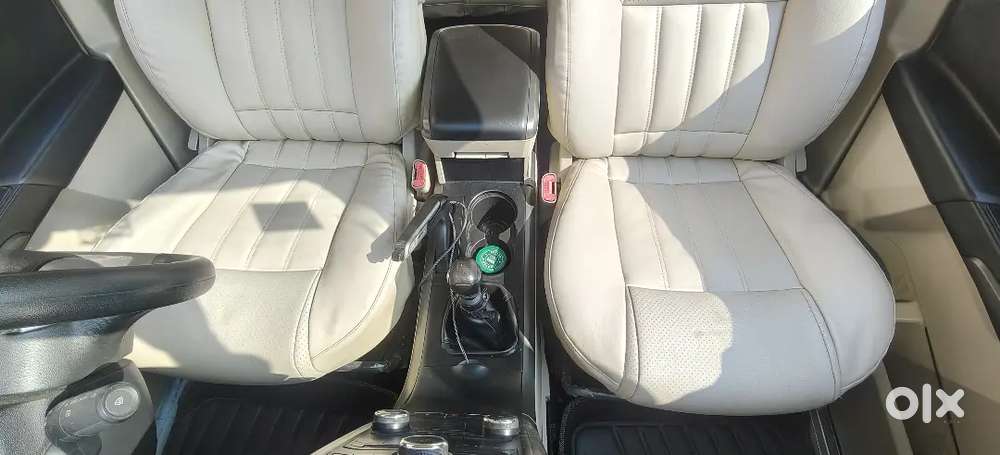 Mahindra Xuv500 W6 2015  First Owner  Non-accidental  Silver