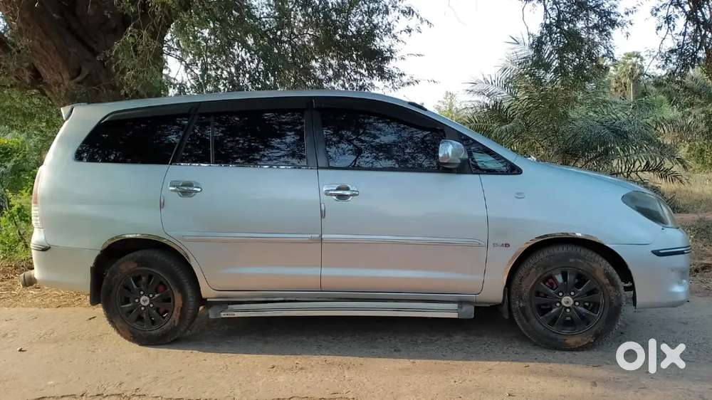 Toyota Innova 2013 Diesel 240000 Km Driven