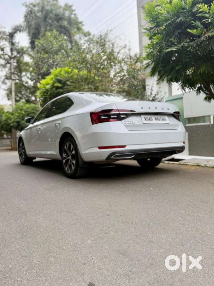 Skoda Superb 2.0 L&k Tsi At, 2023, Petrol
