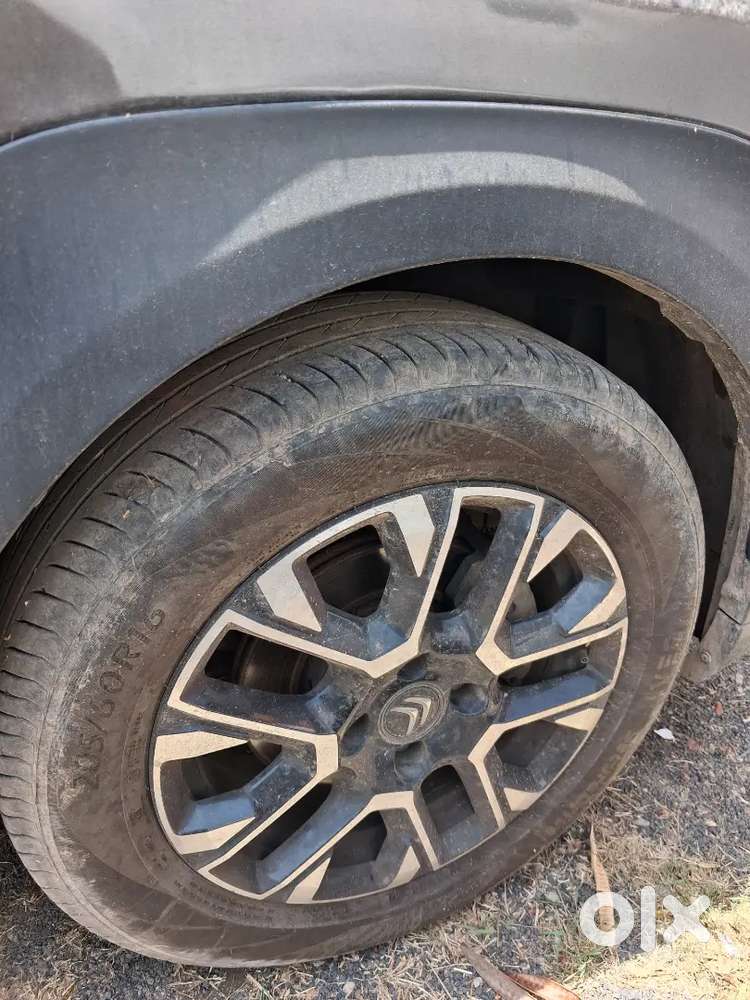 मुझे अपनी कंपनी के डेमो व्हीकल बेचने हैं।