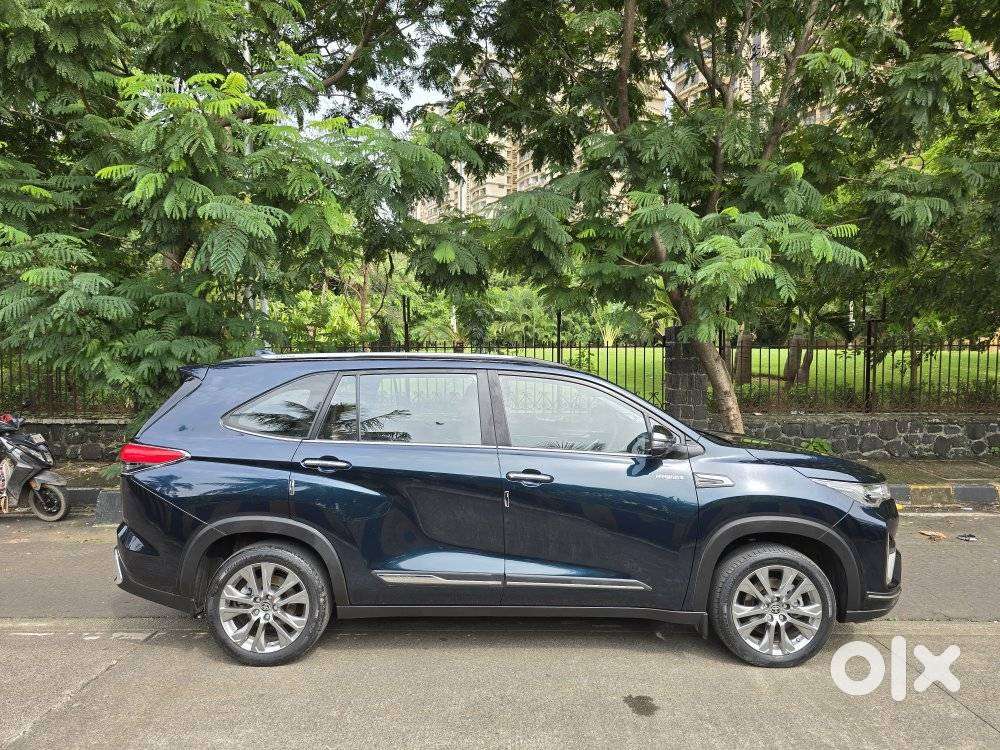 Toyota Innova Hycross 2.0 Zx (o) Hybrid 7 Str, 2025, Petrol