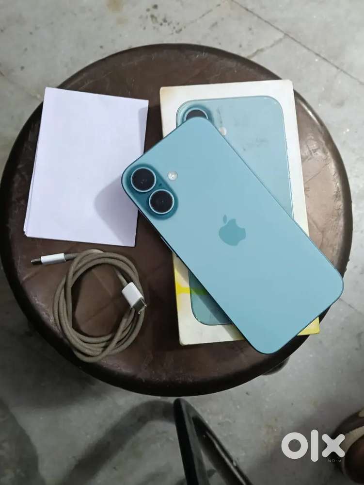 iPhone 16 128 GB 21 month old