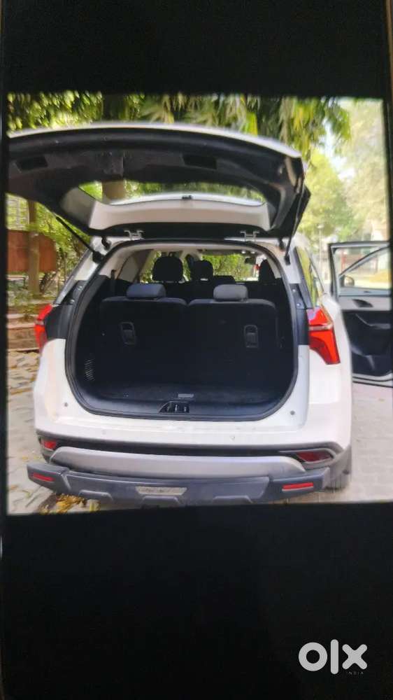 Mahindra Xuv700 2023 Petrol 25851 Km Driven