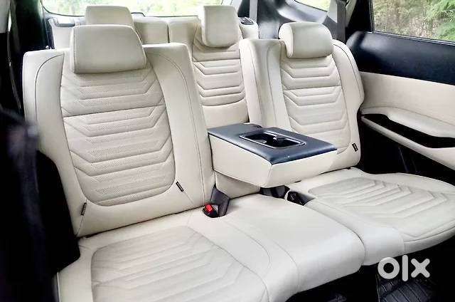Kia Carens Top Model With Sunroof (petrol)