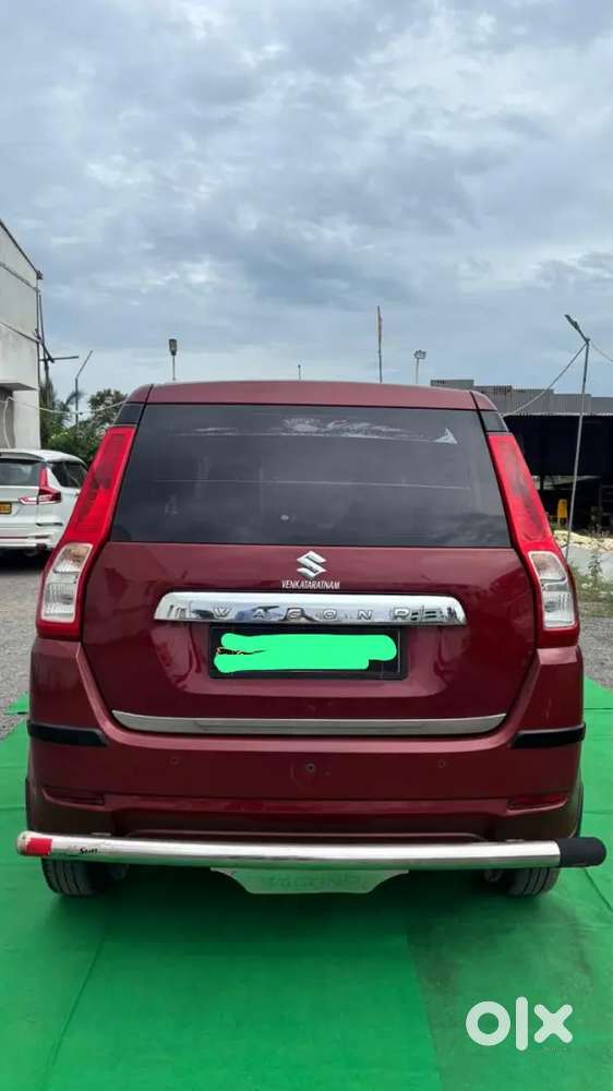 Good Condition Government Employee Car Pin To Pin Showroom Track