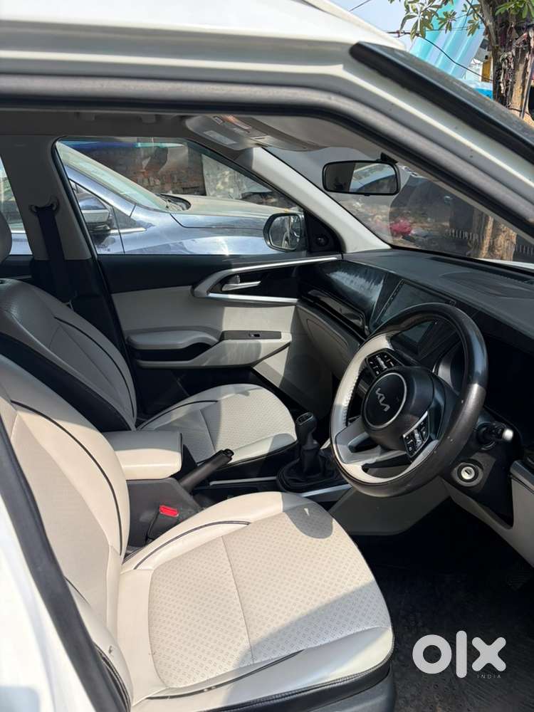 Kia Carens Premium 2023