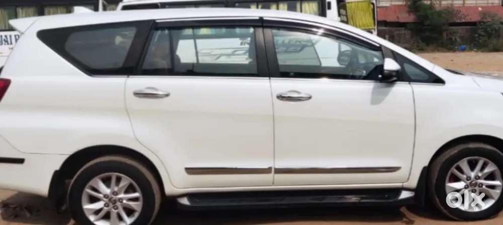 Innova Crysta 2.4 V 2020