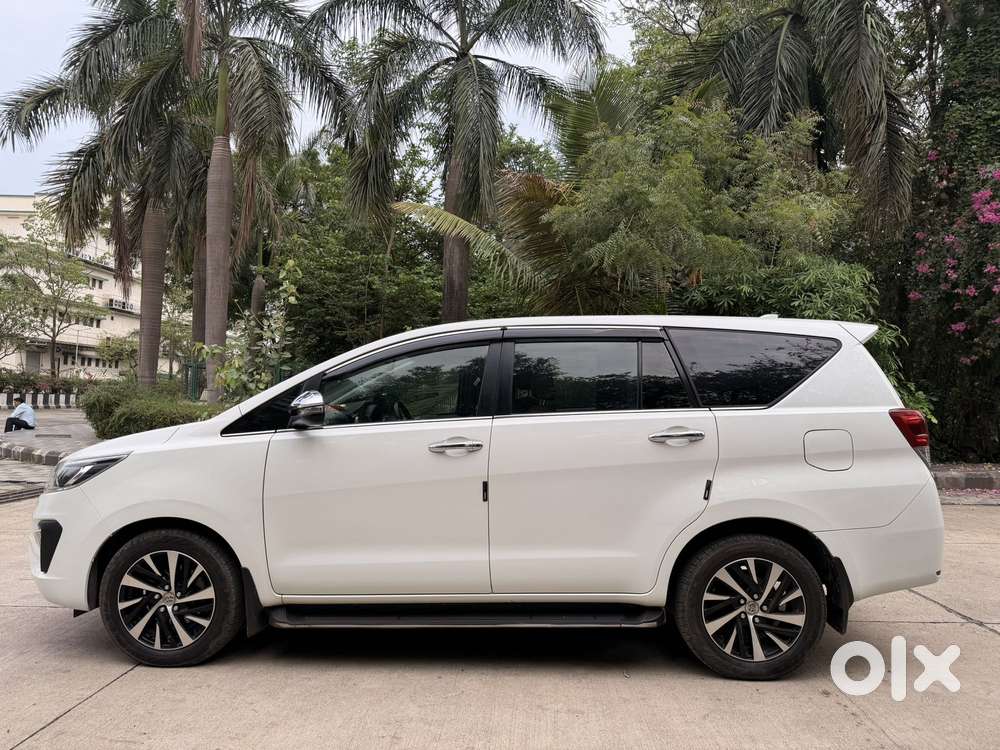 Toyota Innova Crysta 2.8 Zx At 7 Seater, 2022, Diesel
