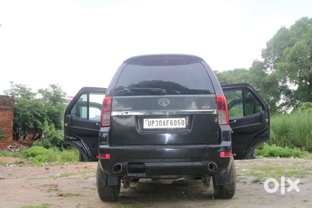 Tata Safari Storme Black Color