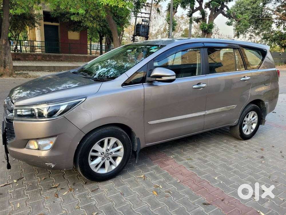 Toyota Innova Crysta 2.4 V, 2016, Diesel