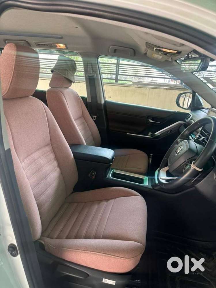 Toyota Innova Hycross 2.0 Vx (o) Hybrid 8 Str, 2024, Petrol