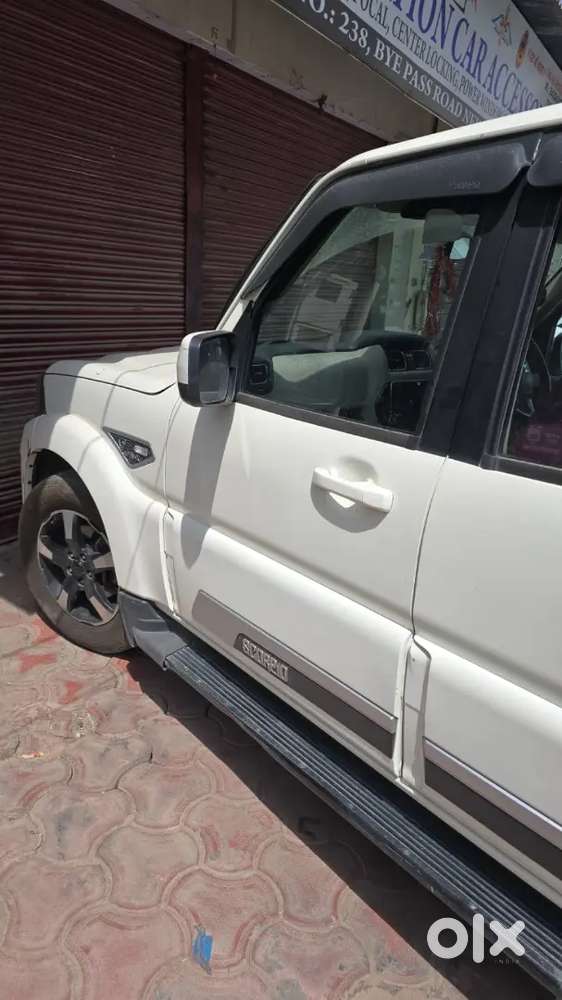 Mahindra Scorpio Class S11