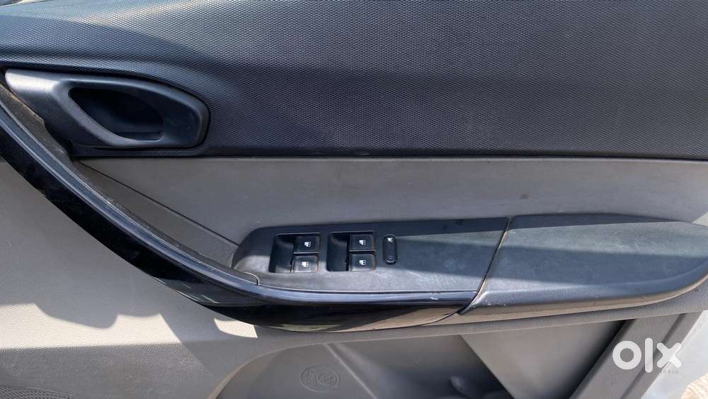 Tata Tiago 1.2 Revotron Xta, 2017, Petrol