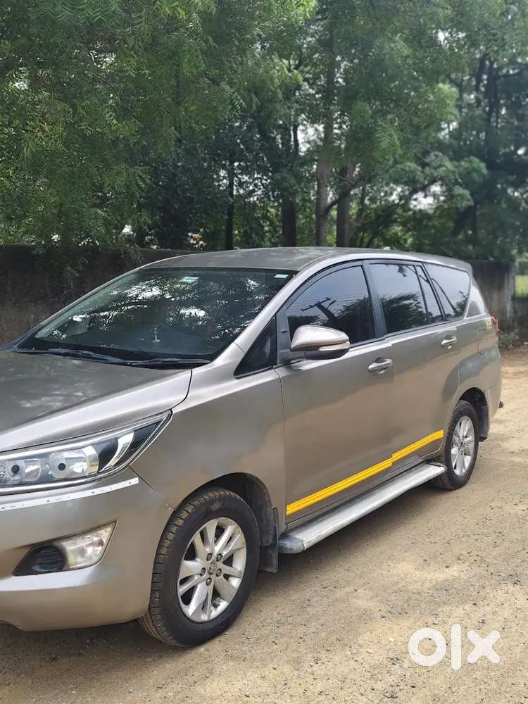 Toyota Innova Crysta 2.4 Mt 2017