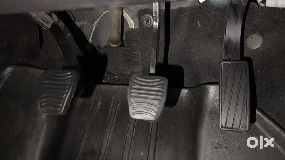 Mahindra Xuv700 2.0 Ax 5 Petrol Mt 7 Str, 2023, Diesel