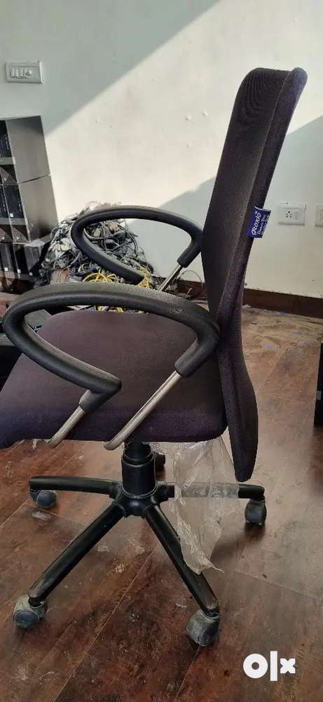 Used office 2025 chair olx