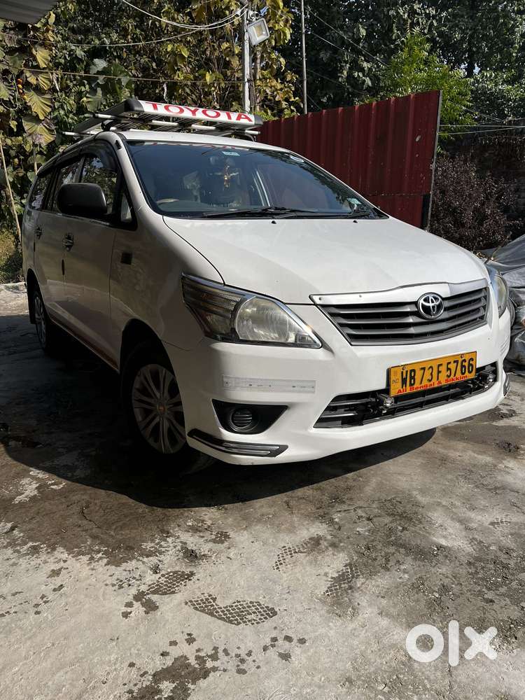 Toyota Innova 2.5 G (diesel) 8 Seater Bs Iv, 2015, Diesel