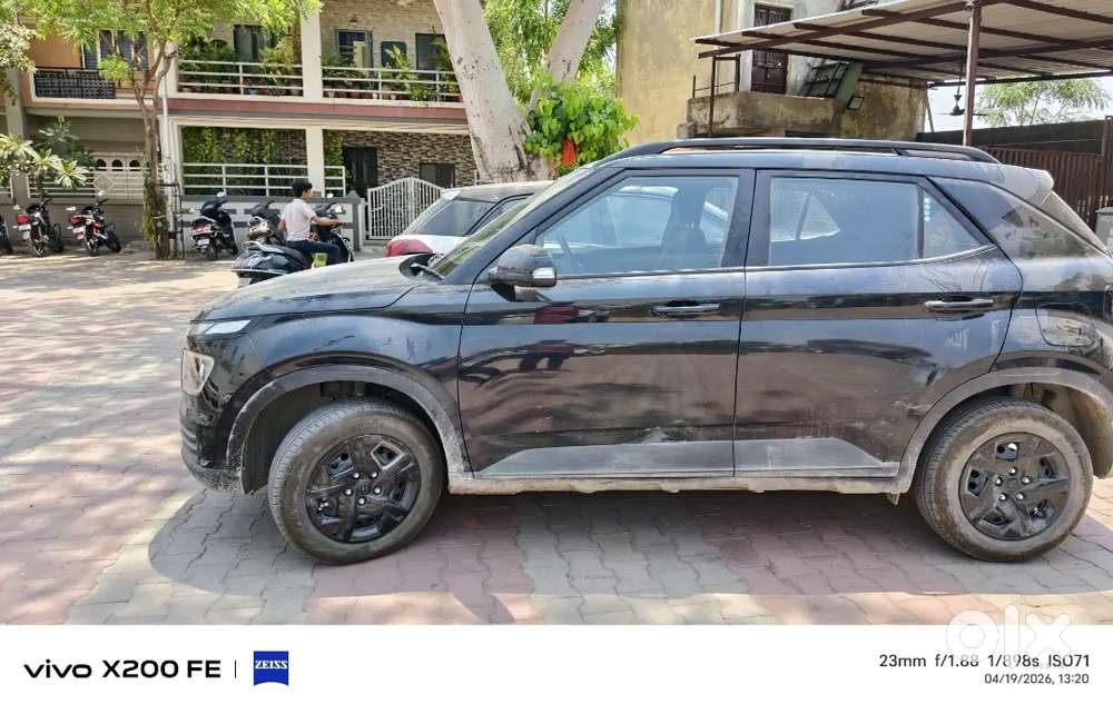 Hyundai Venue 2024 Petrol 11800 Km Driven