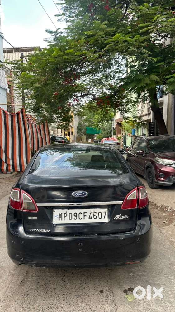 Ford Fiesta 1.5 Titanium 2012 Black Color Alloy Wheels Good Condition