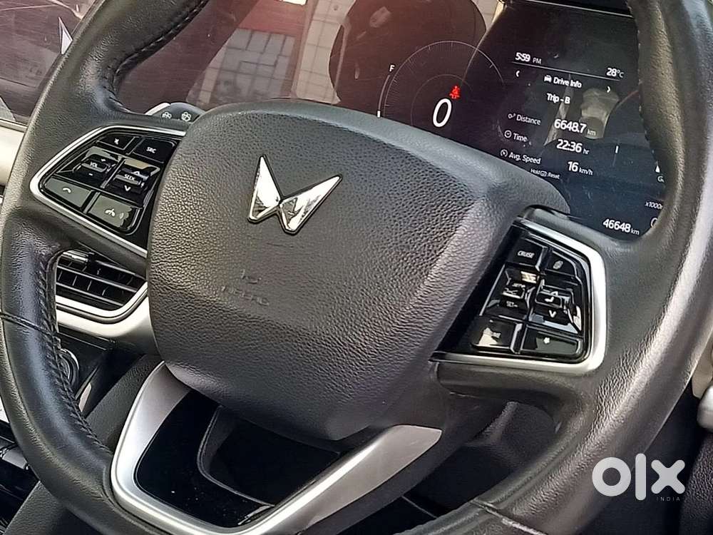 Mahindra Xuv700 2.0 Ax 7 Petrol At Str, 2022, Petrol