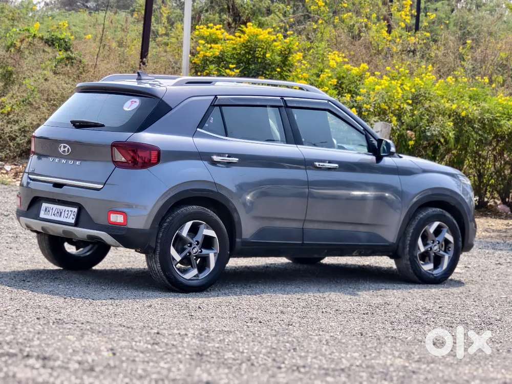 Hyundai Venue 2019 Diesel 74000 Km Driven