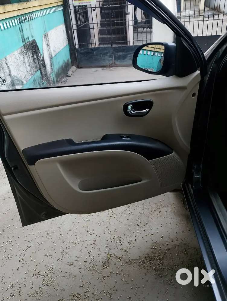 Hyundai I10 Asta 2012 Petrol Top End Model  60600 Km Driven
